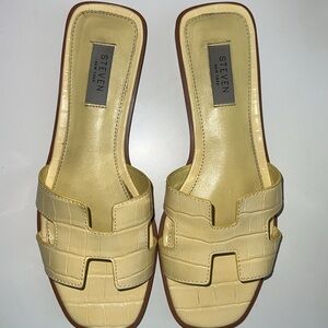 Women’s size 8 Steven by Steve Madden sandal